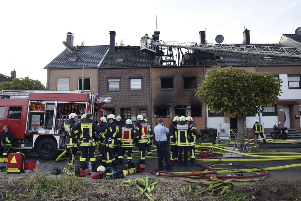 Feuer 2 Vollbrand Reihenhaus Roggendorf Berrischstr P016.JPG - Miklos Laubert